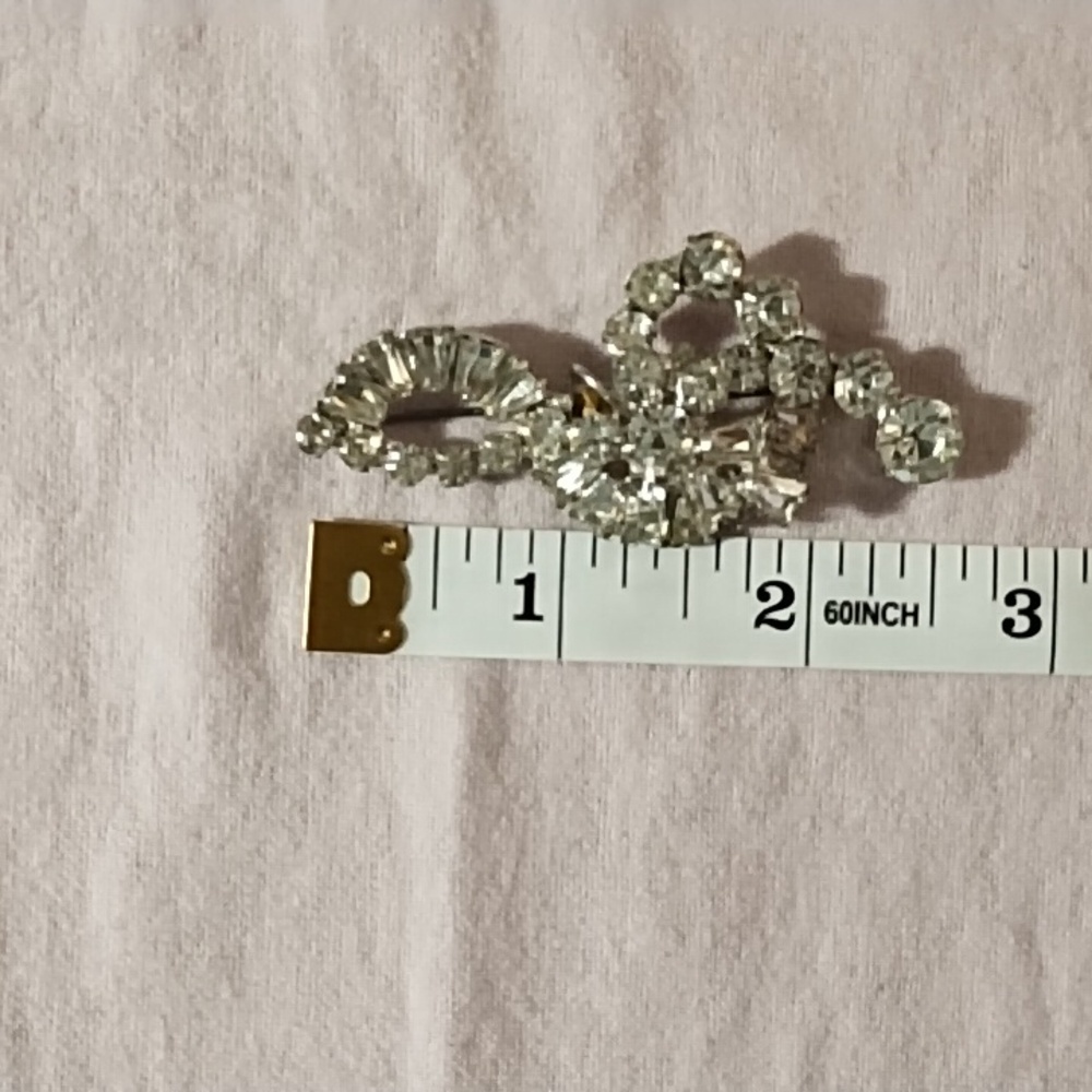 🎈5/$15 Bundle🎈Vintage 1950's D&E Juliana Designs Rhinestone Treble Clef Brooch - Picture 3 of 4